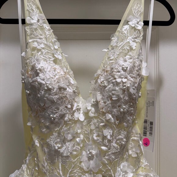 Jovani 55634 Sheer Floral Appliques Junior Prom V-Neck Ballgown Size 00 NWT - Picture 4 of 9